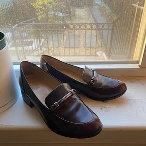 Naturalizer Loafers Size 7 in Cherry